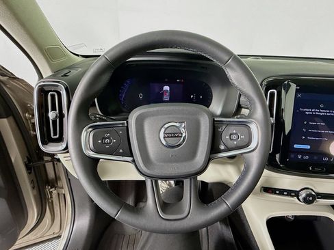 Used 2023 Volvo XC40 B5 Plus w/ Climate Package AWD/4WD image 12