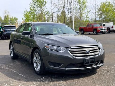 Used 2018 Ford Taurus SE FWD image 3