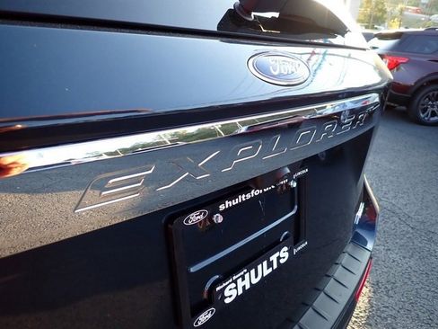 Certified 2022 Ford Explorer XLT w/ Equipment Group 202A image 6