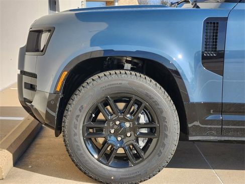 New 2026 Land Rover Defender 110 X-Dynamic SE image 6