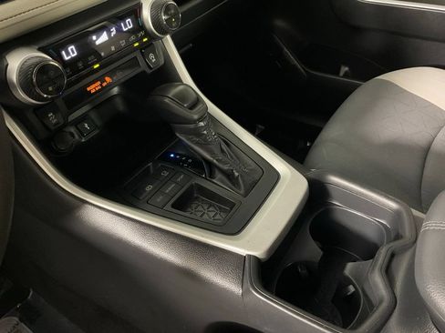 Used 2020 Toyota RAV4 XLE FWD image 19