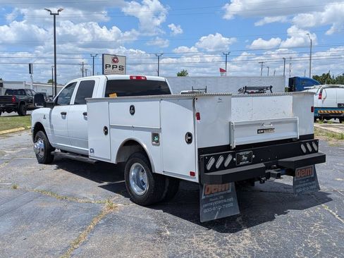 Used 2024 RAM 3500 Tradesman w/ Chrome Appearance Group AWD/4WD image 8