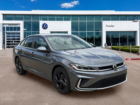 New 2026 Volkswagen Jetta SE FWD image 3
