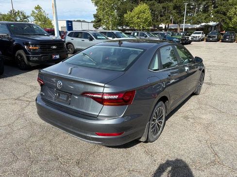 Used 2019 Volkswagen Jetta SE FWD image 5
