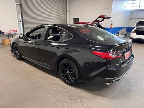 Used 2025 Toyota Camry SE image 5