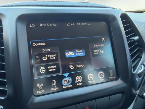 Used 2015 Jeep Cherokee Trailhawk w/ Comfort/Convenience Group AWD/4WD image 15