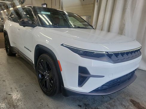 Used 2024 Jeep Wagoneer Launch Edition image 2