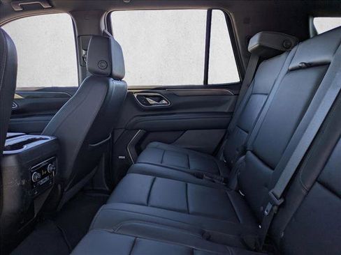 Used 2021 Chevrolet Tahoe Z71 w/ Luxury Package AWD/4WD image 18