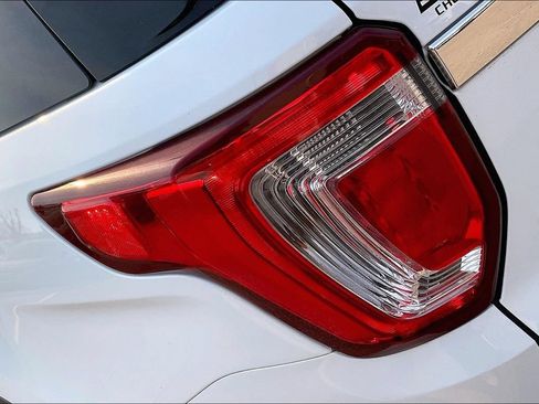 Used 2018 Ford Explorer XLT w/ Equipment Group 201A FWD image 27