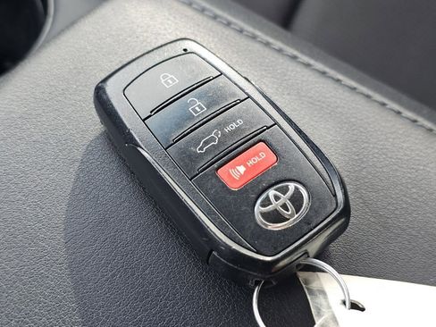 Used 2024 Toyota Venza LE image 32