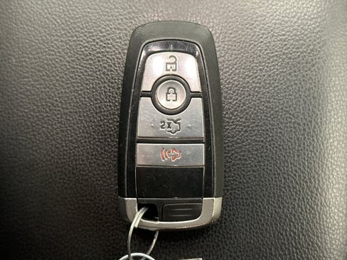 Used 2020 Ford Fusion SE FWD image 10
