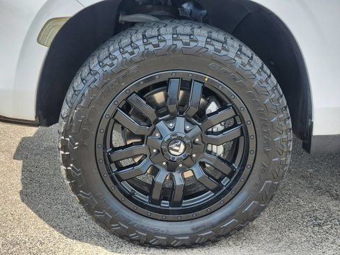Used 2022 Chevrolet Tahoe Z71 w/ Luxury Package AWD/4WD image 10