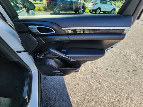 Used 2014 Porsche Cayenne Platinum Edition AWD/4WD image 31