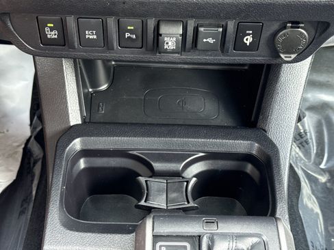 Used 2022 Toyota Tacoma TRD Sport w/ Technology Package RWD image 25