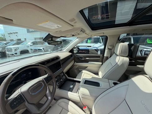 Used 2023 GMC Yukon Denali w/ Advanced Technology Package AWD/4WD image 11