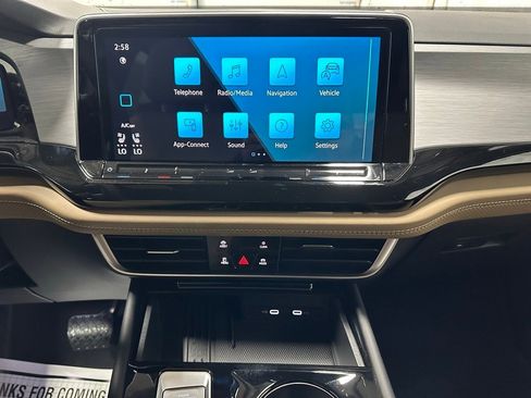 Used 2025 Volkswagen Atlas Cross Sport SE image 25