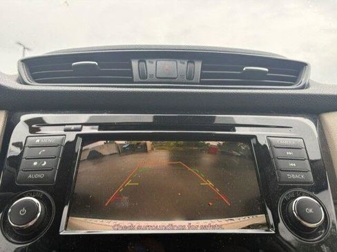 Used 2019 Nissan Rogue SV AWD/4WD image 9