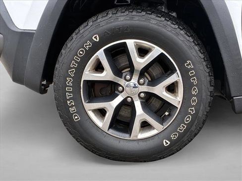 Used 2017 Jeep Cherokee Trailhawk w/ Cold Weather Group image 9