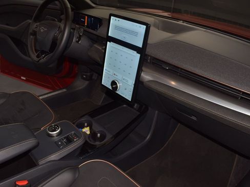 Certified 2023 Ford Mustang Mach-E GT image 32