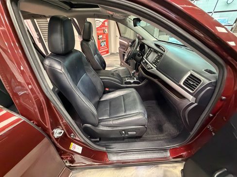 Used 2018 Toyota Highlander XLE FWD image 45