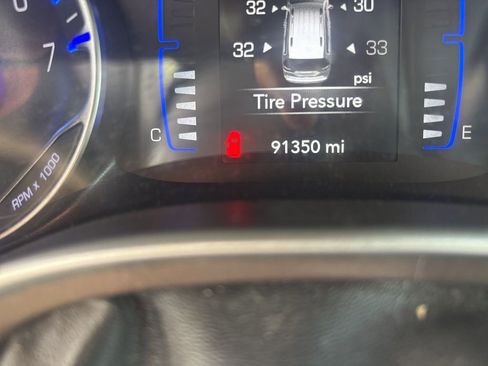 Used 2018 Chrysler Pacifica Touring-L image 16