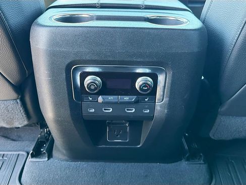 Used 2023 GMC Yukon XL Denali AWD/4WD image 27