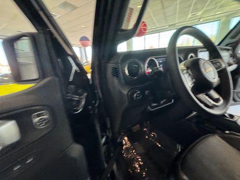 Used 2023 Jeep Gladiator Overland AWD/4WD image 21