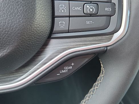 Used 2024 Jeep Wagoneer L Series II w/ Flexible Seating Group RWD image 23