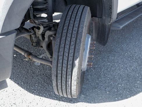 Used 2017 Ford F550 2WD Regular Cab Super Duty image 43