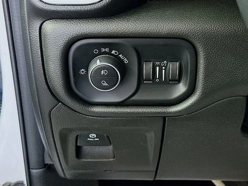 Used 2019 RAM 1500 Big Horn AWD/4WD image 10