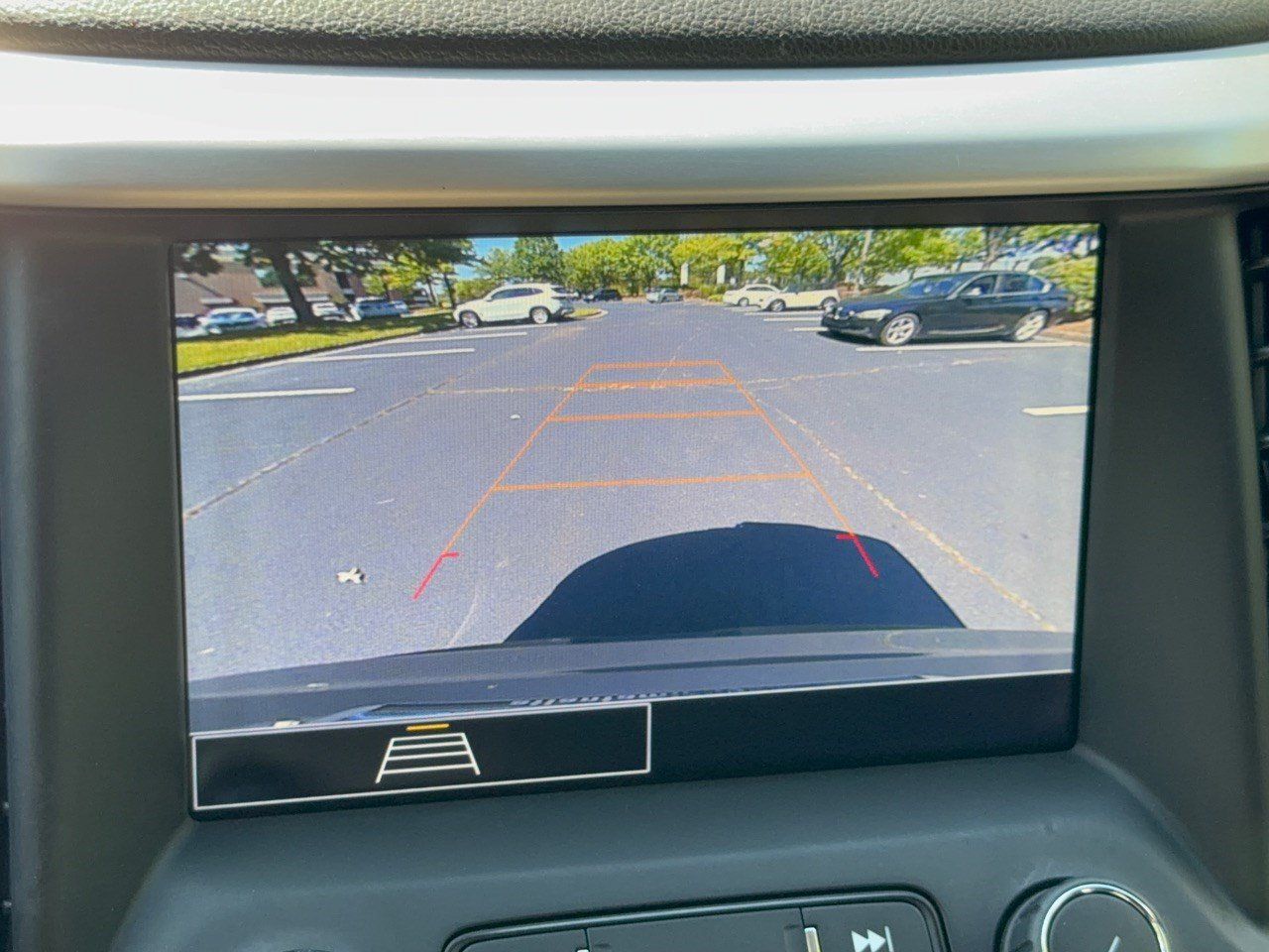 Used 2021 GMC Acadia SLE w/ Driver Convenience Package FWD image 24
