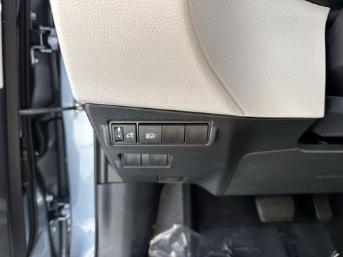 Used 2023 Toyota Corolla Cross L FWD image 55