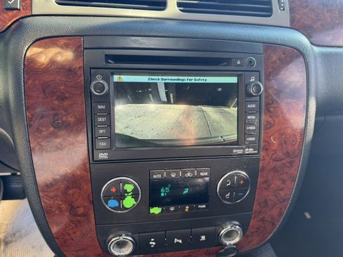 Used 2011 Chevrolet Suburban LT image 15