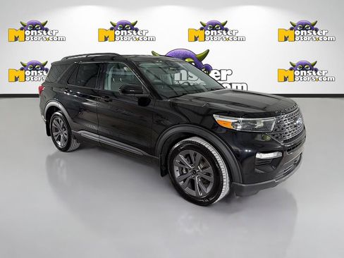 Used 2023 Ford Explorer XLT w/ XLT Sport Appearance Package AWD/4WD image 3
