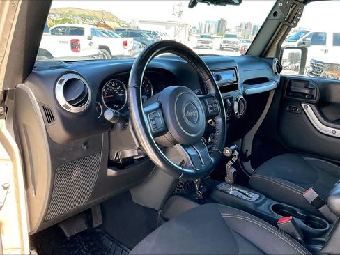 Used 2018 Jeep Wrangler Unlimited Sahara AWD/4WD image 2