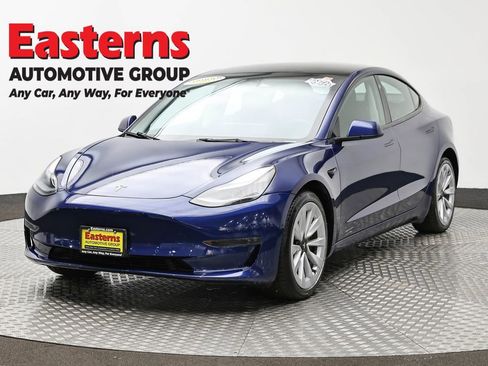 Used 2022 Tesla Model 3 Standard Range RWD image 1
