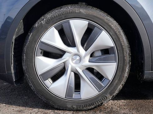 Used 2023 Tesla Model Y 2WD image 13