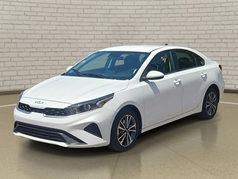 Used 2024 Kia Forte LXS FWD image 1