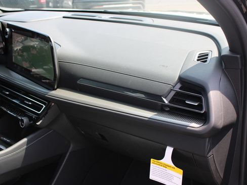 New 2027 Chevrolet Traverse LT w/ Driver Confidence Package FWD image 32
