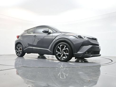 Used 2018 Toyota C-HR XLE FWD image 25