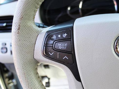 Used 2013 Toyota Sienna XLE w/ Entertainment Pkg FWD image 16