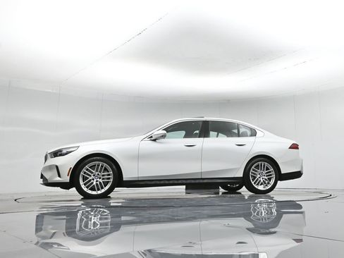 Used 2025 BMW 530i xDrive w/ Premium Package image 55