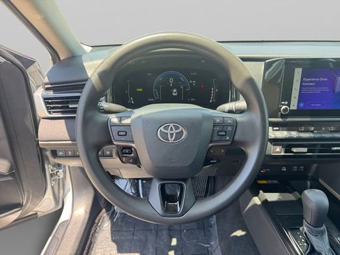 Used 2025 Toyota Camry LE FWD image 11