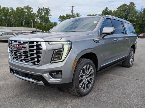 New 2026 GMC Yukon XL Denali w/ Denali Reserve Package AWD/4WD image 3