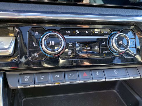 Used 2024 GMC Sierra 3500 Denali image 14