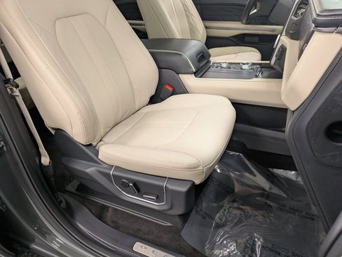 Used 2022 Ford Expedition Max Platinum image 28