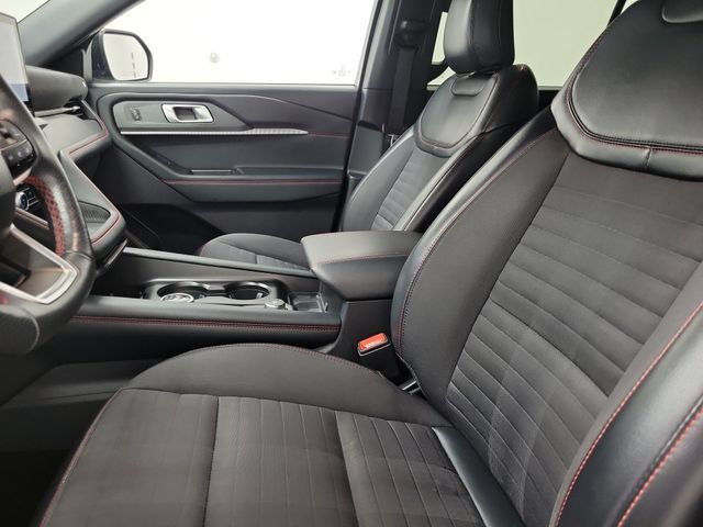 Used 2025 Ford Explorer ST-Line w/ ST-Line Street Pack AWD/4WD image 21