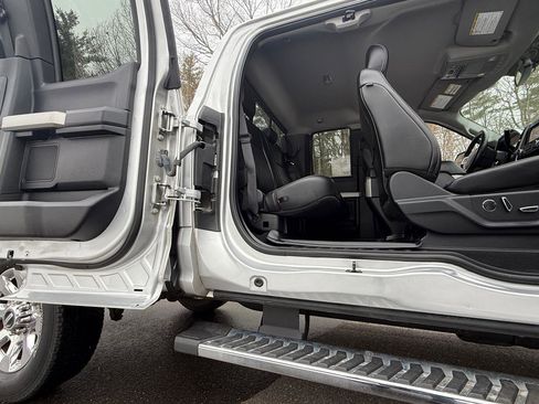 Used 2019 Ford F250 Lariat w/ Chrome Package image 33