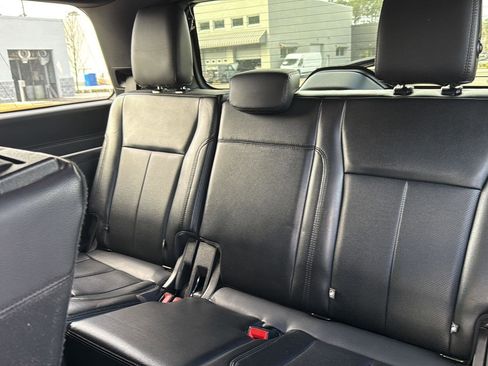Used 2019 Ford Expedition XLT w/ Equipment Group 202A image 25