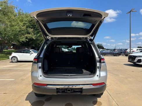 Used 2025 Jeep Grand Cherokee Limited AWD/4WD image 18